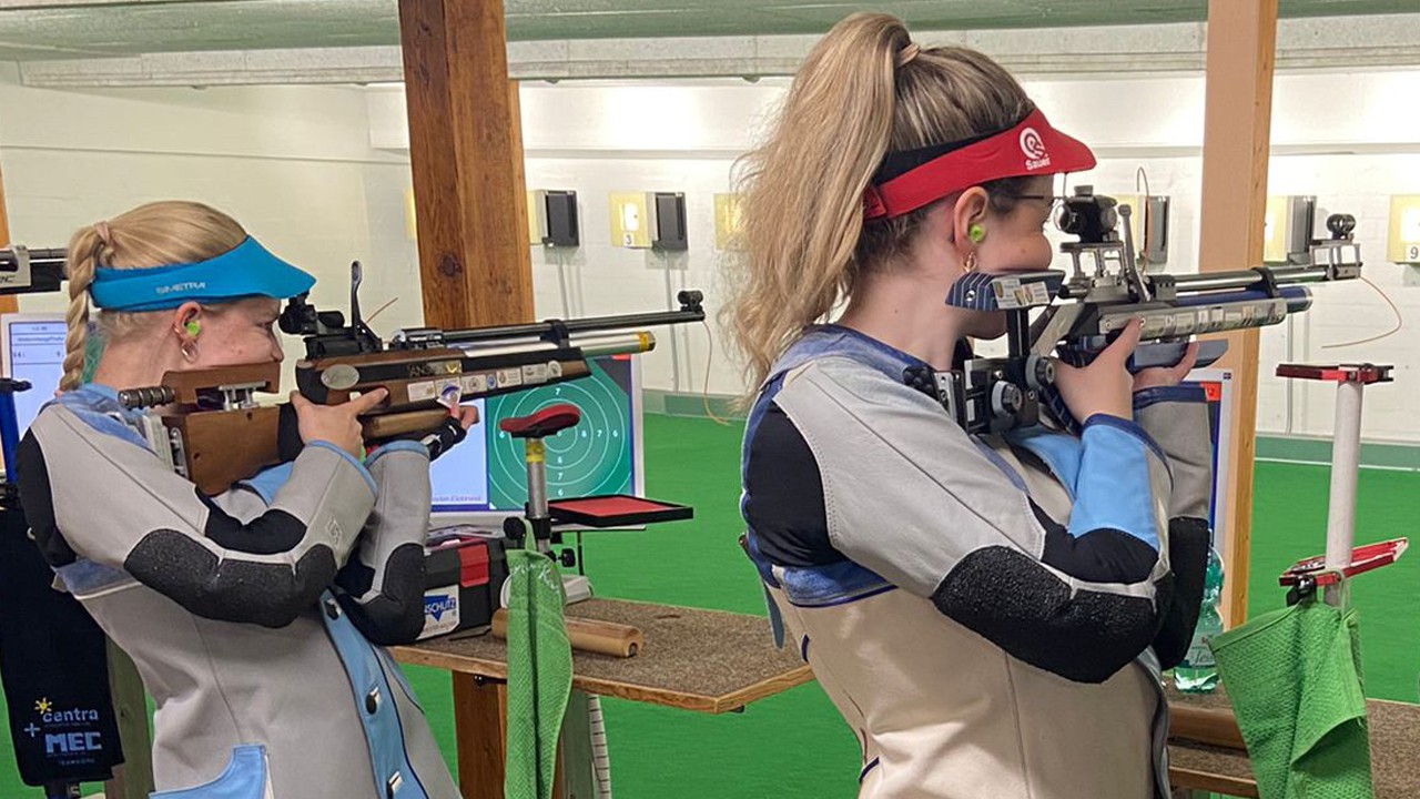 v.l.: Leonie Werner und Lina Meier